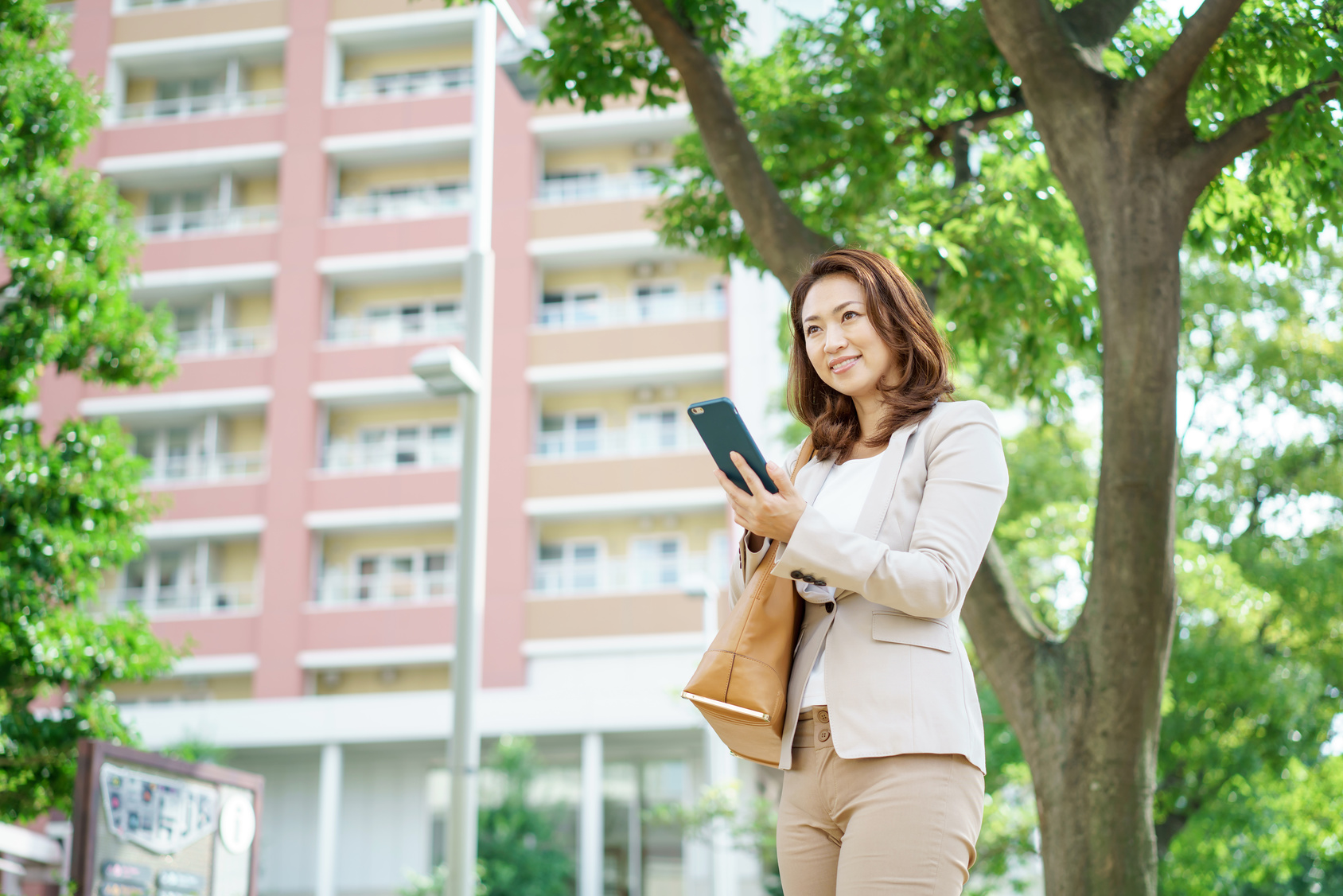 ieuru_vol5_2_businesswoman