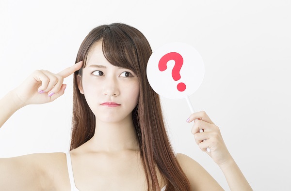 ?マークを出す 女性