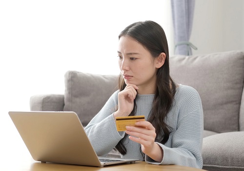 クレジットカードと女性