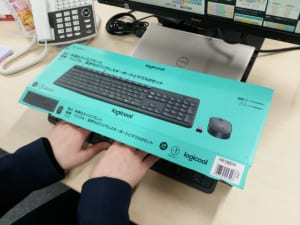 キーボードの箱を加工して指を隠す