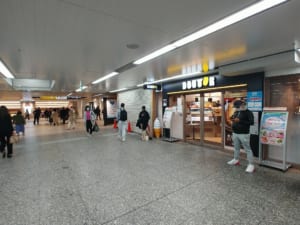 横浜駅中央通路のドトール