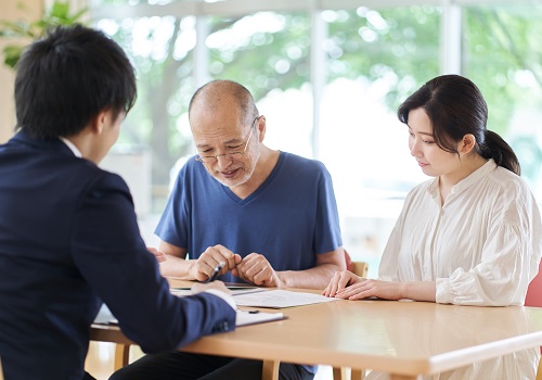 『正直不動産』4話で取り上げられた「高齢者の入居拒否問題」。突破する秘策を「正直宅建士」が解説