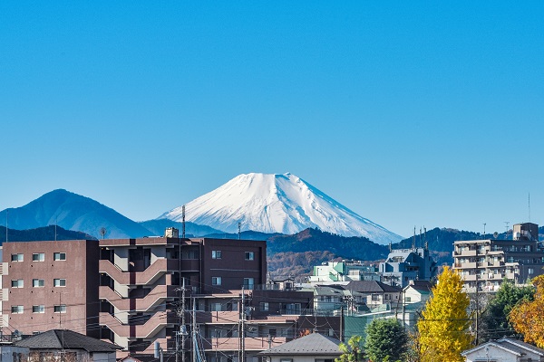富士山と東京の住宅地