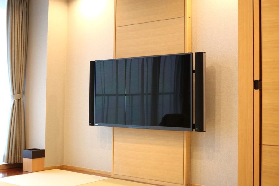 壁掛けテレビ